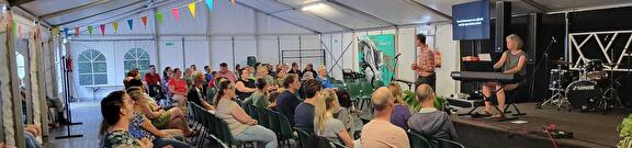 Gastsprekers en gezinsdienst